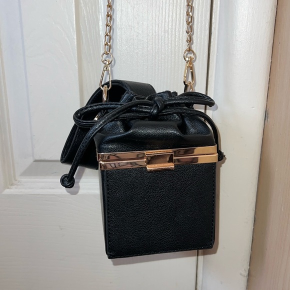 Fashion Nova Handbags - Small black square purse